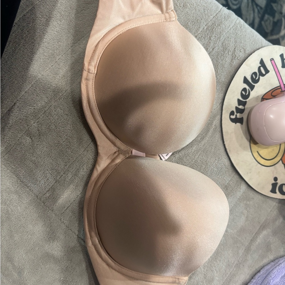 Victoria Secret Very Sexy  Nude Bra Strapless